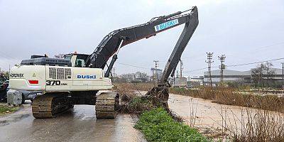 Bursa Büyükşehir’den işbaşında; Su ve sel baskınlarına hızlı çözüm...