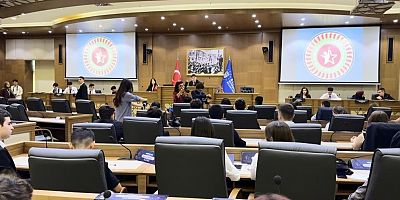 Bursa'da 180 lise öğrencisi gerçek meclis deneyimi yaşıyor