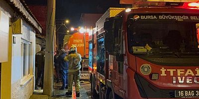 Bursa'da 2 katlı ev harabeye döndü...