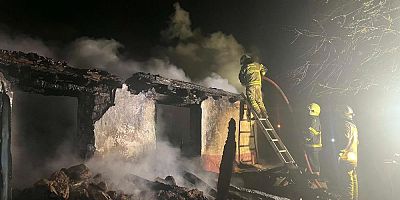 Bursa’da 2 katlı ev küle döndü!