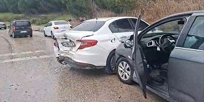 Bursa’da 4 araç birbirine girdi!