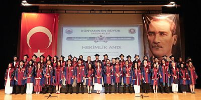 Bursa’da 43 genç hekim diplomasını aldı!