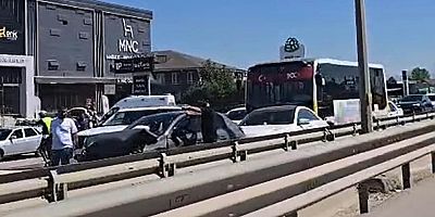 Bursa'da 5 araç birbirine girdi; 7 yaşındaki çocuk yaralandı