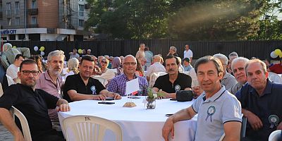 Bursa'da 83 yaşındaki öğretmen yıllar sonra öğrencileriyle buluştu!
