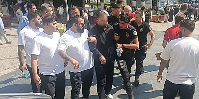 Bursa'da adliye önünde ortalık karıştı