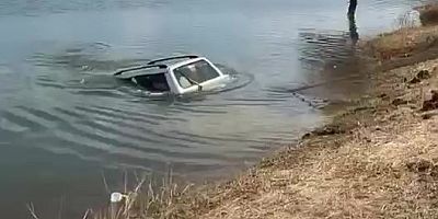 Bursa’da baraja uçan otomobili böyle çıkardılar!