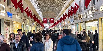 Bursa'da bayram öncesi çarşı yükünü aldı!