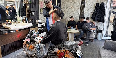 Bursa'da bu berber diğerlerinden çok farklı!