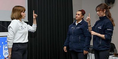 Bursa’da BURFAŞ’ta personele işaret dili eğitimi 