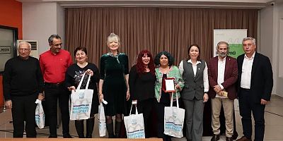 Bursa'da BUYAZ Öykü Onur Ödülü’nün sahibi Pelin Yılmaz