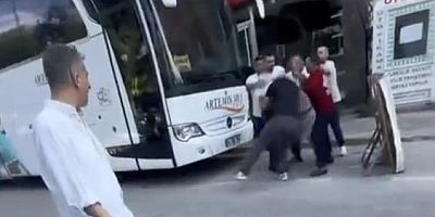 Bursa'da cadde ortasında bıçaklar çekildi