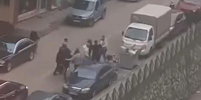Bursa'da cadde ortasında ringi andıran görüntüler!