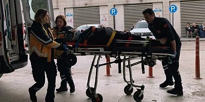 Bursa'da cam silerken 4 metreden düştü