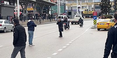 Bursa'da çocuğunu göremeyen kadın boynuna bıçak dayadı