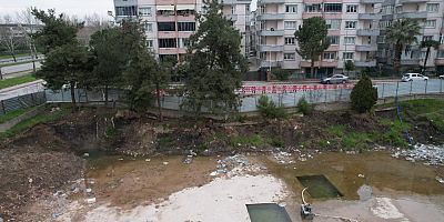 Bursa’da çöken yola anında müdahale!