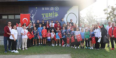 Bursa'da Cumhuriyet coşkusu tenis kortlarına taşındı