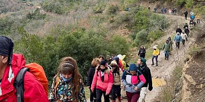 Bursa'da  doğayla iç içe yürüyüş!
