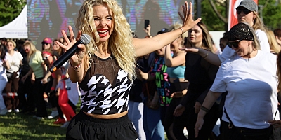 Bursa'da 'Dünya Dans Günü'nden renkli görüntüler