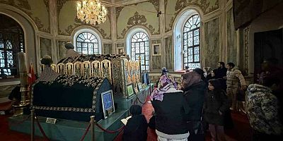 Bursa’da Emirsultan Türbesin’deki sakal-ı şerife ilgi büyük