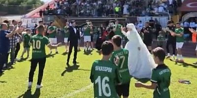 Bursa'da futbol sahasında unutulmaz görüntüler!