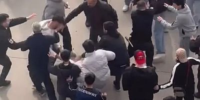 Bursa'da gençler tekme tokat birbirine girdi