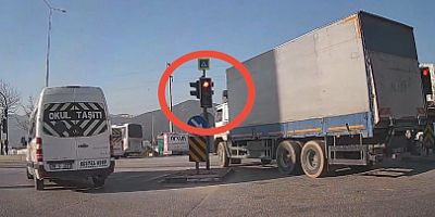 Bursa'da göz göre göre trafiği tehlikeye attılar!