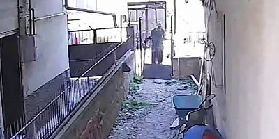 Bursa'da gündüz vakti kapıyı söküp götürdü!