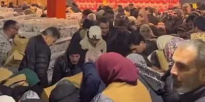 Bursa'da indirim için birbirlerini ezdiler!