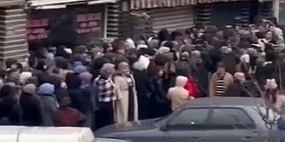  Bursa'da indirim için birbirlerini ezdiler!