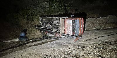 Bursa’da iş makinesi devrildi, sürücü zor kurtarıldı
