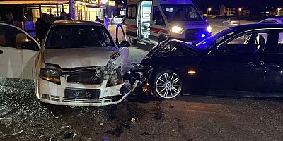 Bursa'da kafa kafaya çarpıştılar; Sürücüler yakalandı...