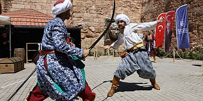 Bursa'da kılıç sesleri yükseldi; Tarih kokan turnuva...