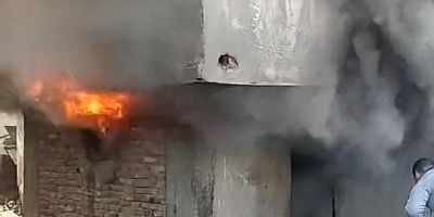 Bursa'da metruk bina alev alev yandı!