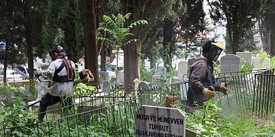 Bursa’da mezarlıklarda yoğun temizlik mesaisi!