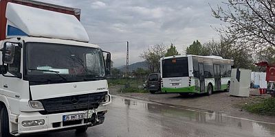 Bursa’da otobüs ve kamyon birbirine girdi!