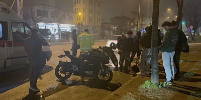 Bursa'da otomobil ile motosiklet birbirine girdi!