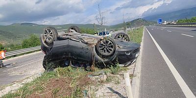 Bursa’da otomobil takla attı! Anne ile oğlu yaralandı