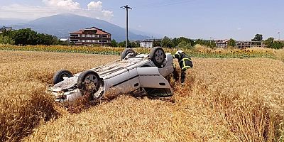 Bursa’da otomobil tarlaya uçtu!