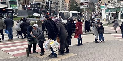 Bursa'da rüzgar günlük yaşamı zorlaştırdı!