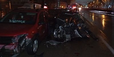 Bursa’da sabah saatlerinde araçlar birbirine girdi!