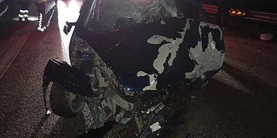 Bursa'da sabaha karşı feci kaza; Araçta sıkıştılar...