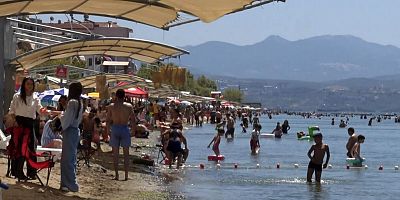 Bursa'da sahillerde adım atacak yer yok!
