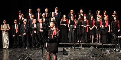 Bursa'da sanatseverlerden tam not alan konser!