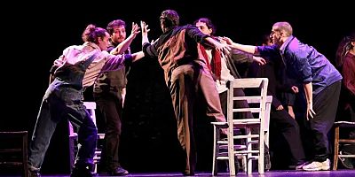 Bursa'da sanatseverlerden tam not alan oyun!