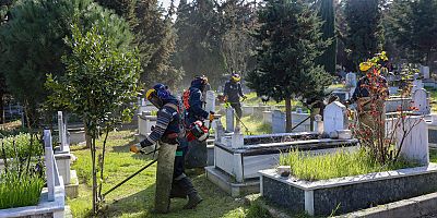 Bursa’da şehitlik ve mezarlıklar bayrama hazır