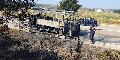 Bursa’da servis otobüsü kül oldu!