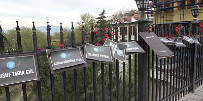 Bursa’da Setbaşı Köprüsü karanfillerle donatıldı