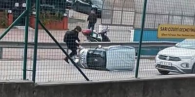 Bursa'da şiddetli rüzgar, mini otomobili devirdi