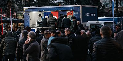 Bursa'da soğuk kış sabahlarında sıcak çorba ikramı