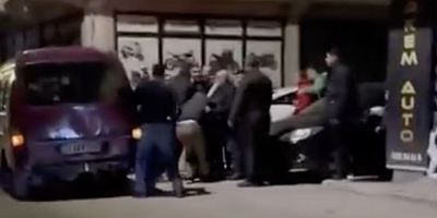 Bursa’da sokak ortasında birbirlerine girdiler